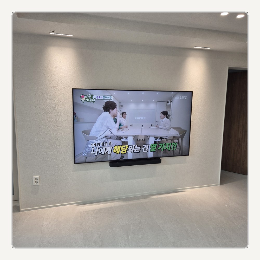 회전형 브라켓은 자주 보는 방향까지 실제로 움직여봅니다